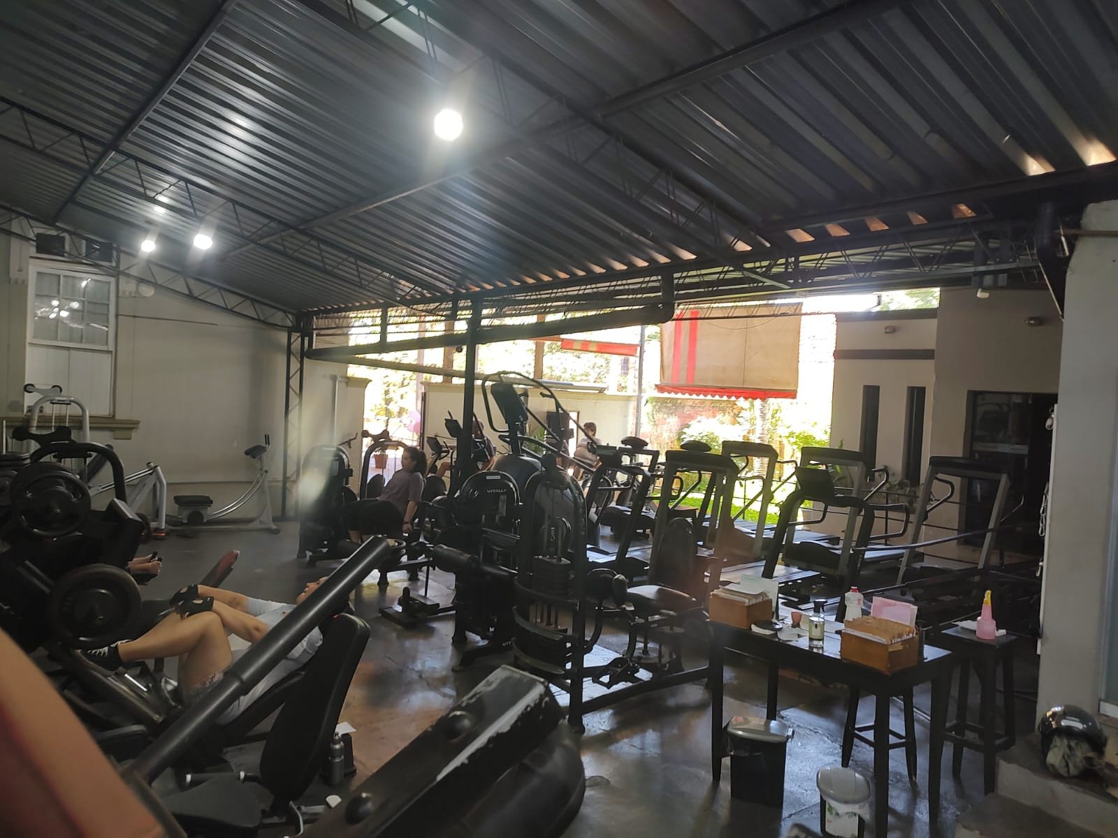 Área de equipamentos para musculação